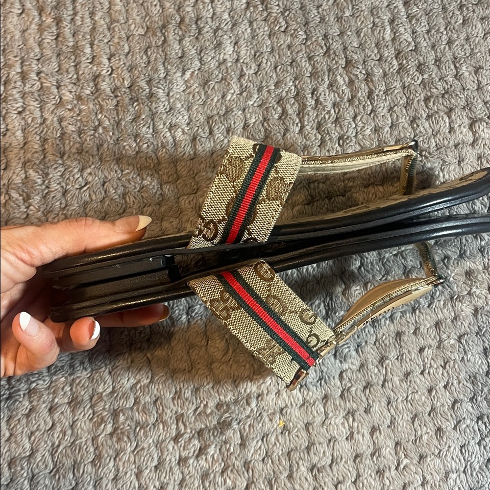 Gucci Tan and Black Logo Sandals. Size 38. - Picture 9 of 11